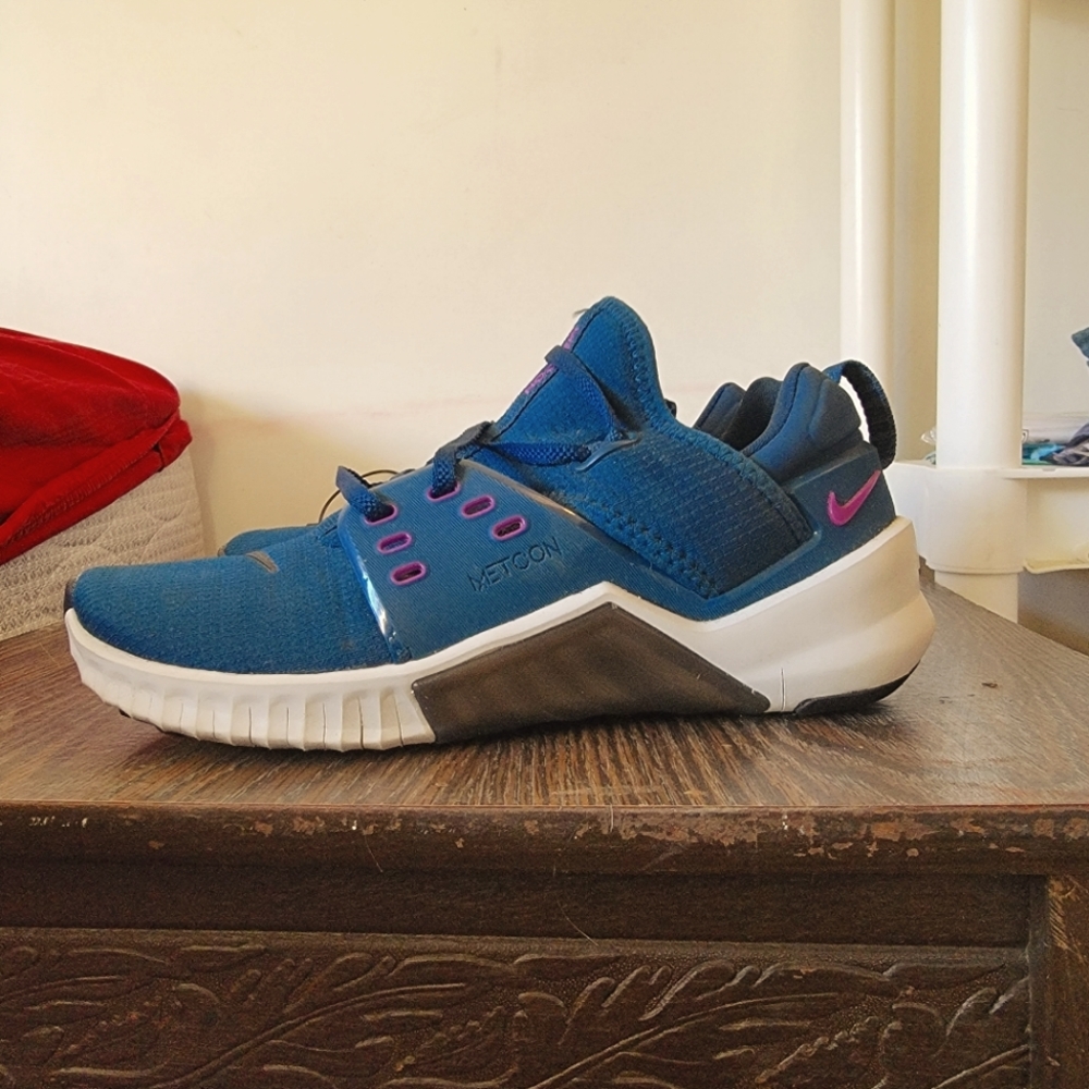 Nike Trainers, size 8, turquoise